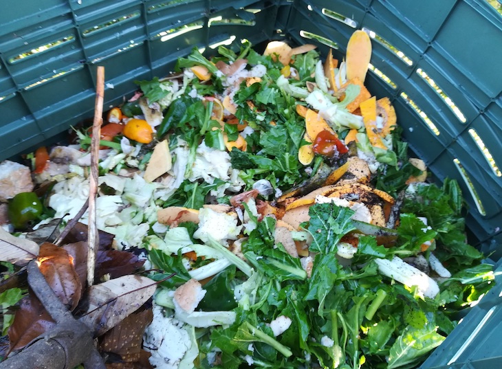 Galicia. Sogama forma a los vecinos de Sarria en la práctica del autocompostaje