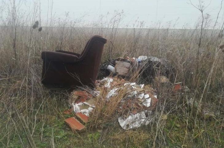 Tudela arranca una campaña para que no se tiren basura o escombros en el medio natural