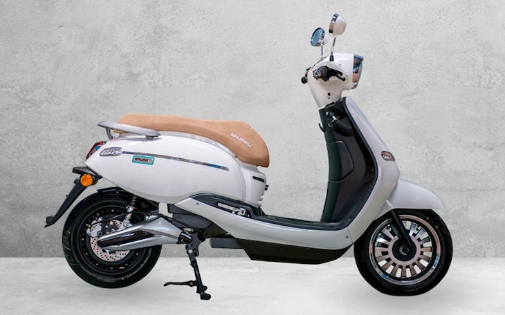 Ebroh y su scooter eléctrico Spuma Li 5K