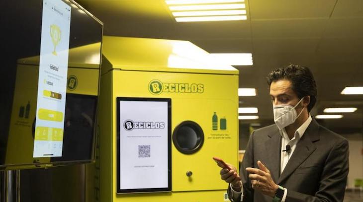 Nuevos premios por reciclar plástico: billetes de la EMT y bonos de Valenbisi