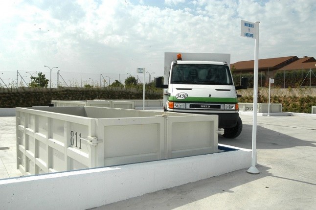 Madrid transformará los puntos limpios para reutilizar aparatos electrónicos e incentivará vajilla reutilizable