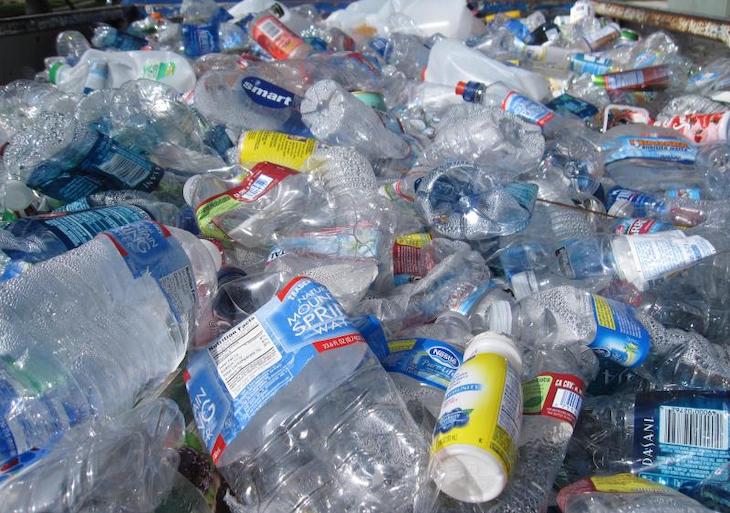 Los peores enemigos del  STOP a los  plásticos son nuestros hijos con una nefastas educación ambiental