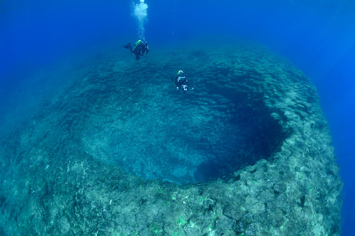 Y la protección para las montañas submarinas