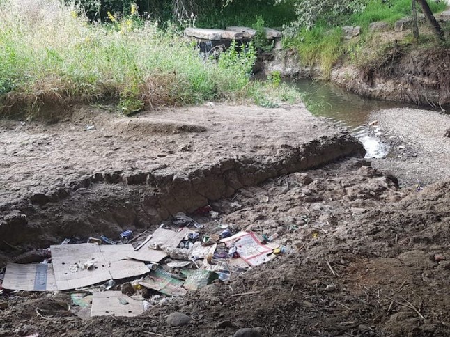 Desastroso estado del río Pícaro en Algeciras