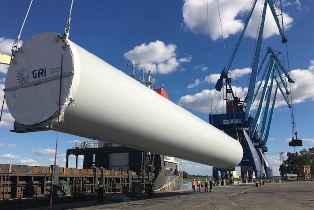 GRI Towers arranca operativa para distribuir 24 torres eólicas e impulsar el Puerto de Sevilla como hub logístico