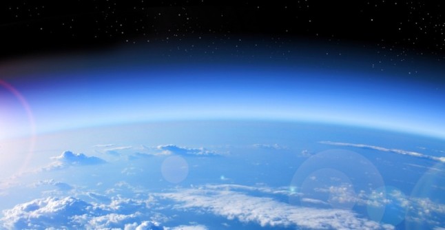 La capa de ozono se recupera en los polos y se debilita en las zonas pobladas