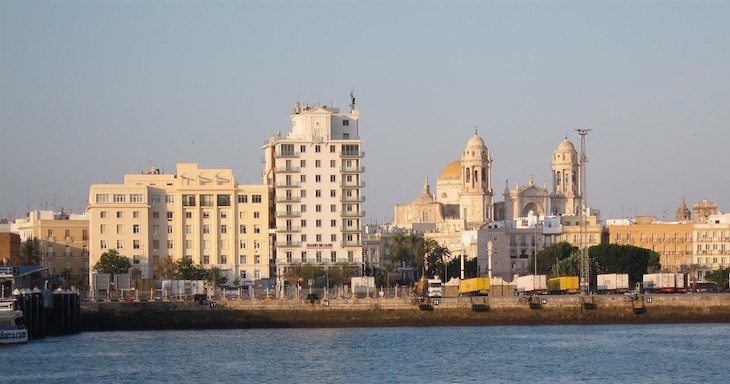 La contaminación del aire comienza a reducirse en Cádiz en los primeros días de confinamiento