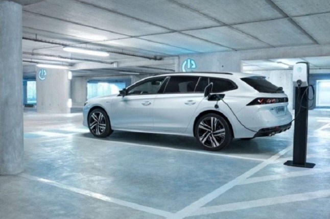 Peugeot anuncia una nueva gama de vehículos deportivos electrificados a partir de 2020