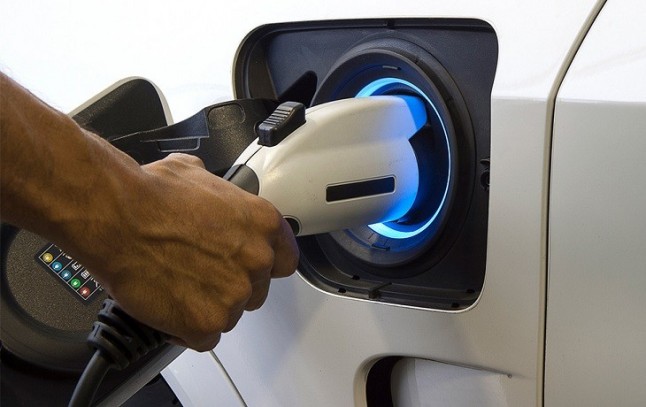 La recaudación anual por un coche eléctrico es hasta 680 euros menor a la de uno convencional