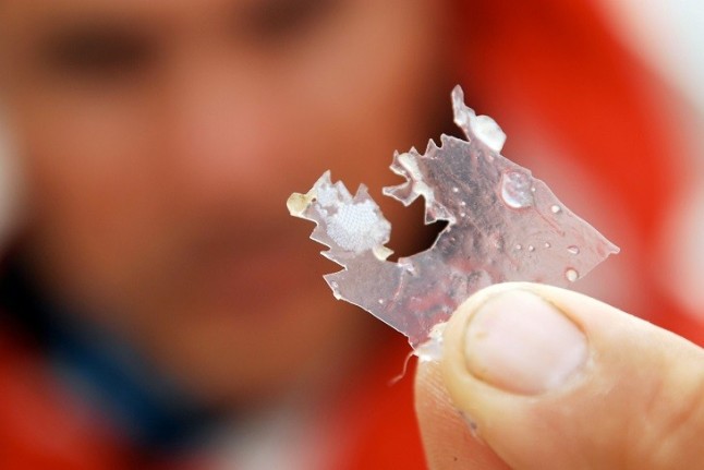 Es posible que las fibras plásticas de ropas sintéticas no lleguen al mar