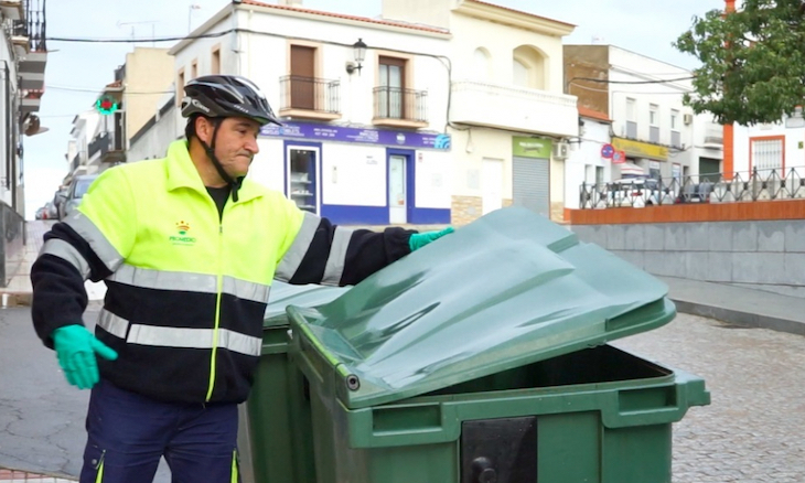 Promedio recuerda a los ciudadanos que está prohibido depositar líquidos y residuos sin bolsa en los contenedores