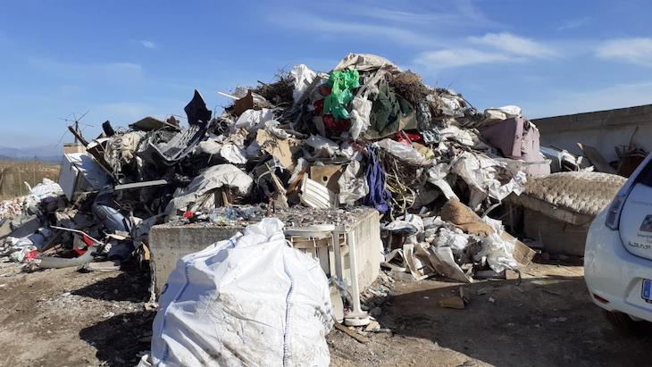 El Ayuntamiento de Palma saca 100 toneladas de escombros del camí de ses Argiles de sAranjassa