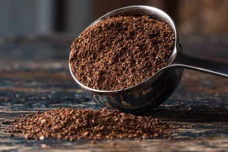 Innovación para los posos de café como alimento para el ganado