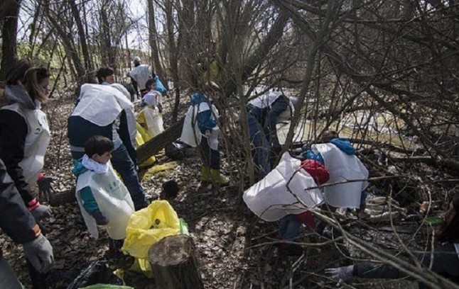 Cerca de 5.400 voluntarios recogieron 30.401 residuos abandonados en entornos fluviales en marzo en 159 puntos de España