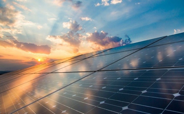 Castilla – La Mancha impone a sus proveedores de energía que esta sea ‘limpia’