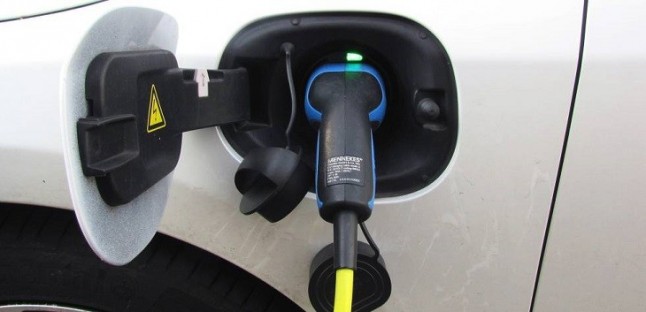 Un abaratamiento del 10% del precio de la batería impulsaría un 15% la compra de coches eléctricos