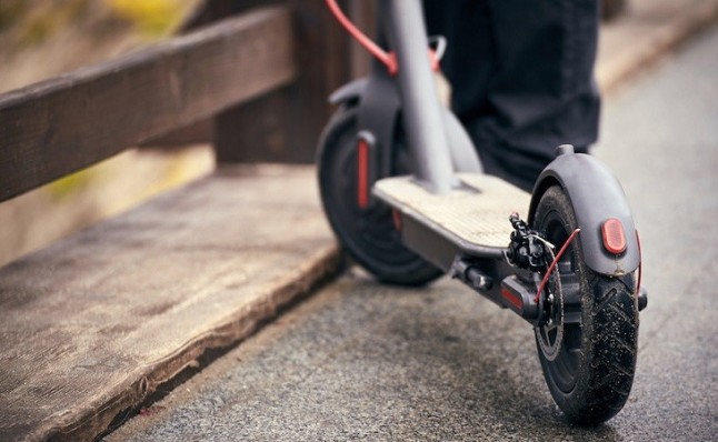 La mayoría de usuarios de patinetes eléctricos no utiliza ningún sistema de protección