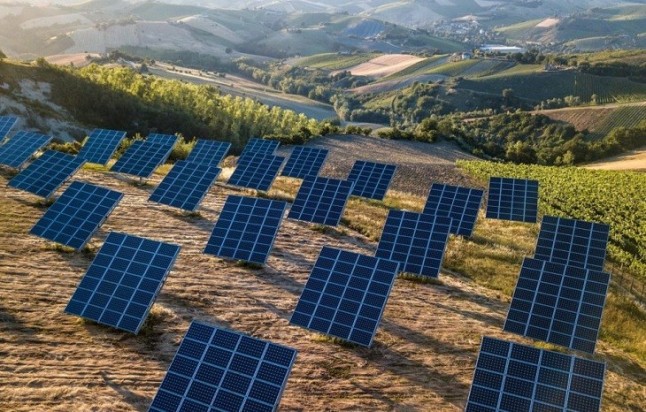 Solaria cierra con Banco Santander la refinanciación de sus activos italianos