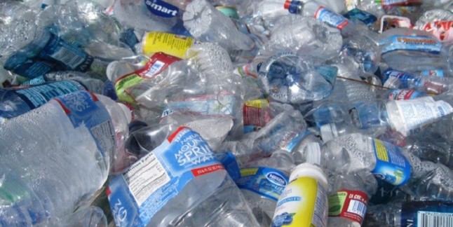 Equo propone en el Congreso una estrategia para reducir los plásticos de un solo uso