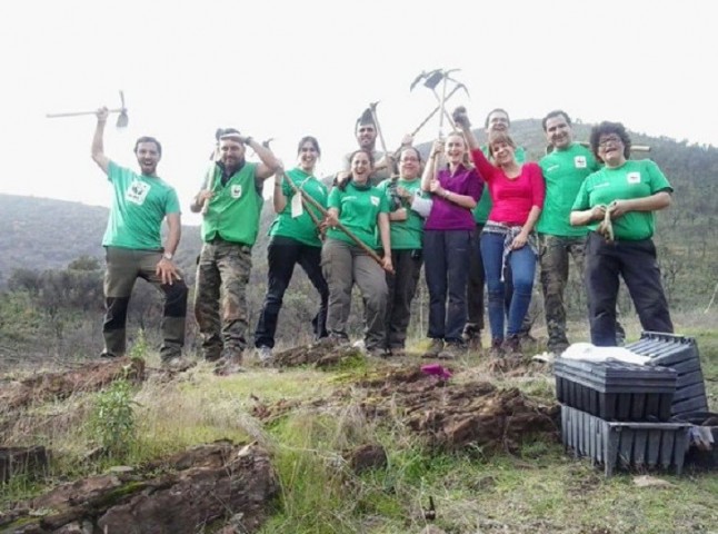 Andalucía forma a voluntarios de Sierra Nevada en mantener viveros y reforestar riberas