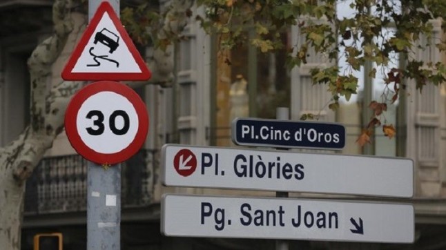 Colau quiere que el 75% de las calles de Barcelona la velocidad máxima sean de 30 kilómetros por hora