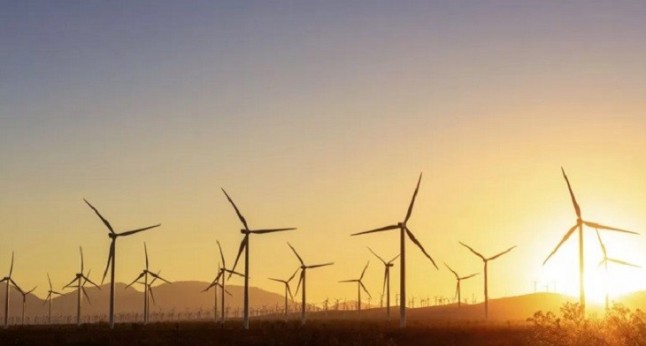 Acciona fusiona dos renovables al instalar paneles fotovoltaicos en torres eólicas