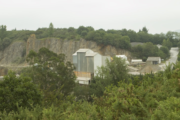 Asturias intenta colar otra vez la planta de hormigón en las Caldas
