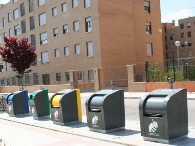 Ayuntamiento mejorará los contenedores soterrados abandonados por la empresa de limpieza anterior