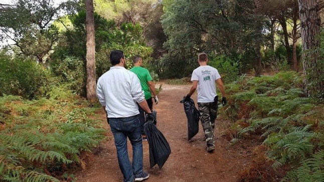 Santa Pola recoge este año casi 700 bolsas de basura en zonas de pinar y playas