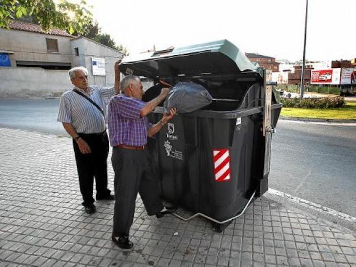 Cambiar los contenedores de basura de manual a pedal para evitar contagios del COVID-19