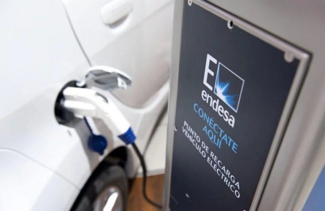 Endesa implementará puntos de recarga rápida para coches eléctricos en las principales carreteras de España
