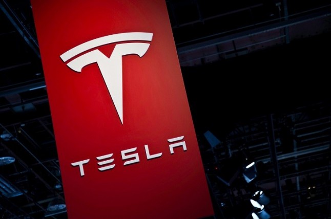 Tesla abre una tienda temporal en Puerto Banús (Marbella)