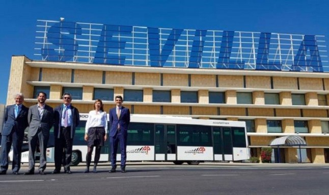 El aeropuerto de Sevilla será el primero en España en poner un autobús aeroportuario eléctrico