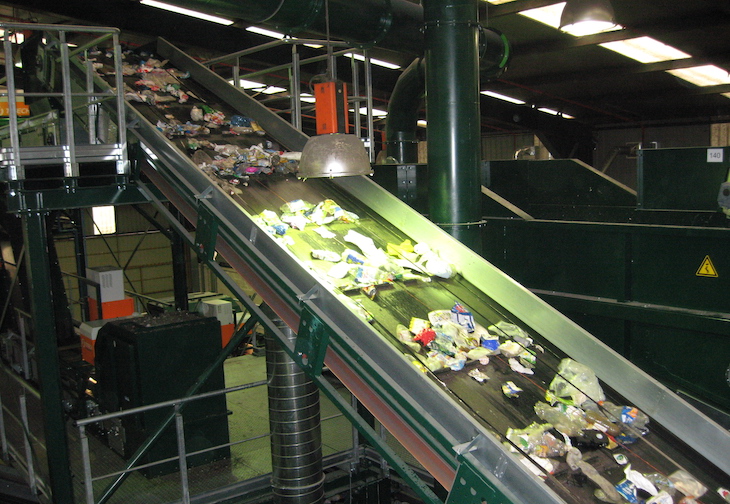 Galicia. Baja la producción de residuos en julio y se mantiene al alza el reciclaje de envases ligeros