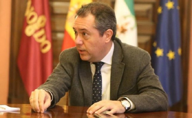 Presionan al Ayuntamiento de Sevilla para que contrate energía renovable de una vez por todas