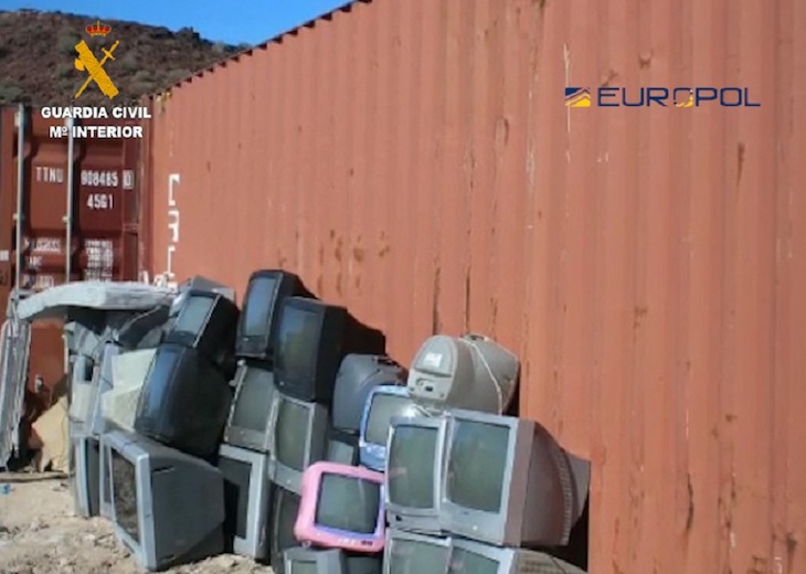 Una red de delincuentes enviaba residuos peligrosos desde Tenerife a África