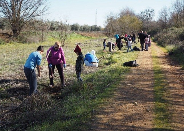 Plantación en Mérida de la campaña Cada extremeñ@
