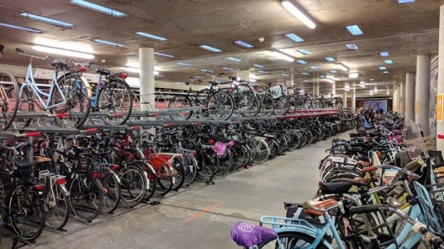 Viu la Bici: Un proyecto busca financiación para instalar aparcamientos cerrados y cubiertos para bicis en Valencia