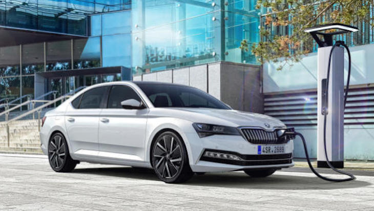 Skoda ‘toma la delantera’ en baterías para híbridos enchufables
