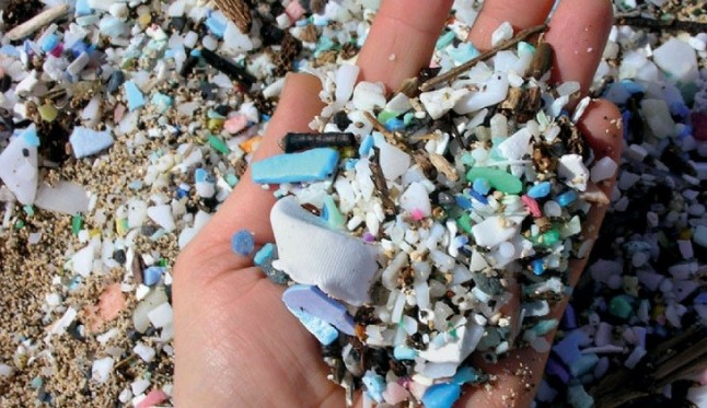 Los microplásticos ‘invaden’ una playa del Parque Natural del Archipiélago Chinijo en Lanzarote