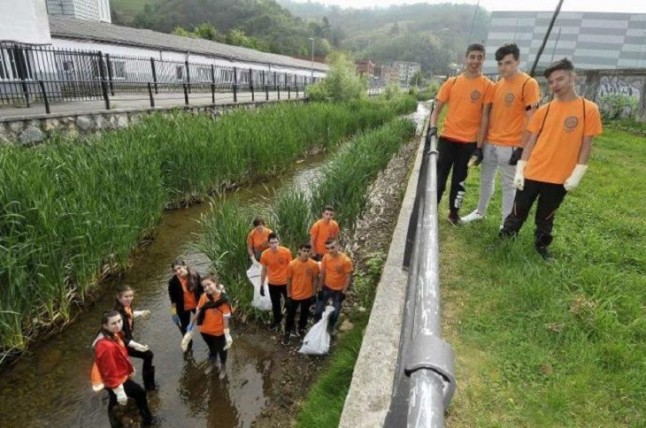 Asturias. El coladero del Ayuntamiento de Villaviciosa con las irregularidades ambientales de la planta lactea