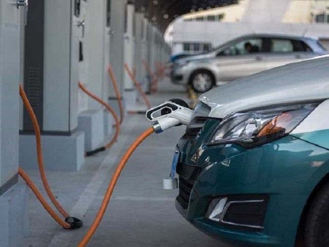 Los coches eléctricos superarán en cuota a los diésel y gasolina en 2040