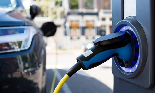 España en ‘el pelotón de los torpes’ de Europa en el mercado de coches con carga eléctrica