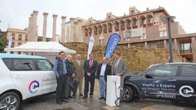 Sevilla acoge la salida de la 5ª etapa de la II Vuelta a España en Vehículo Eléctrico