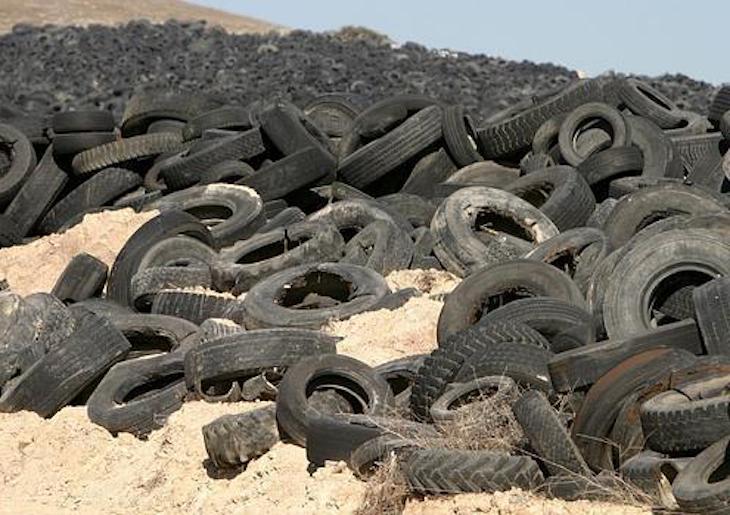Aragón. Vertedero incontrolado de neumáticos cerca de Cuarte