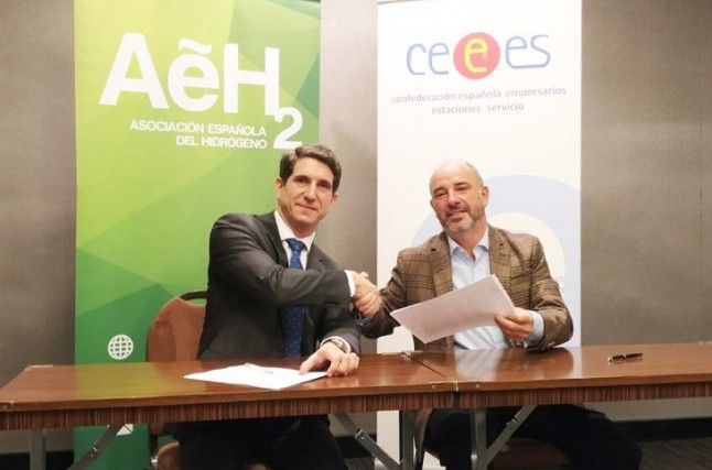 Gasolineras y AeH2 formalizan una alianza para impulsar el uso del hidrógeno en la movilidad