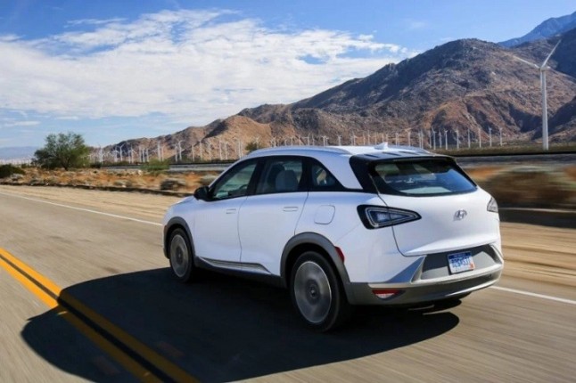 El Hyundai Nexo recibe su primera recarga en el Centro Nacional Del Hidrógeno en Ciudad Real