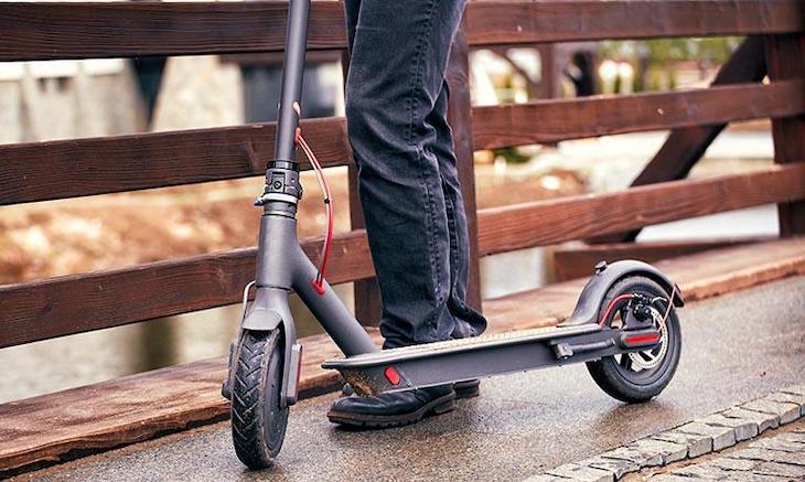 CBRE se alía con QOOB para instalar puntos de carga de patinetes eléctricos en sus instalaciones