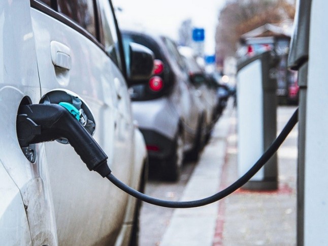 Qué pasa con la inversión pública en infraestructuras de recarga para coches eléctricos