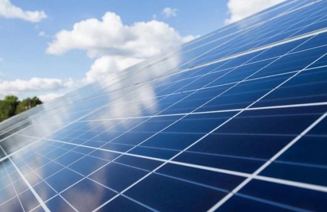 Los seguidores solares bifaciales de un solo eje